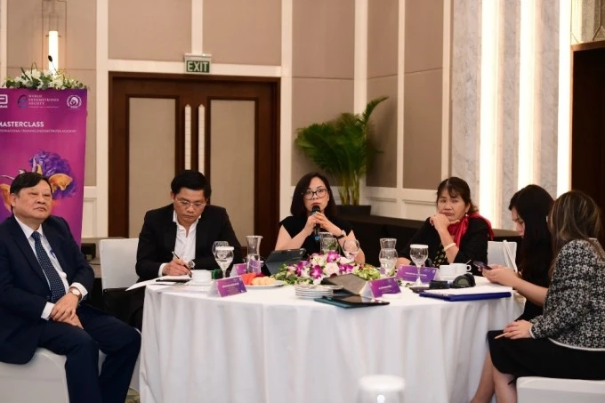 Hợp tác đào tạo giúp chẩn đoán sớm và điều trị lạc nội mạc tử cung
