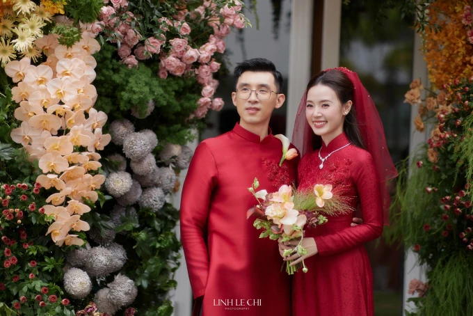 Áo dài cưới 'hoa mơ trong tuyết' của Midu