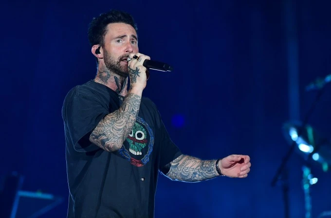 Cách Adam Levine giữ sự dẻo dai tuổi 44