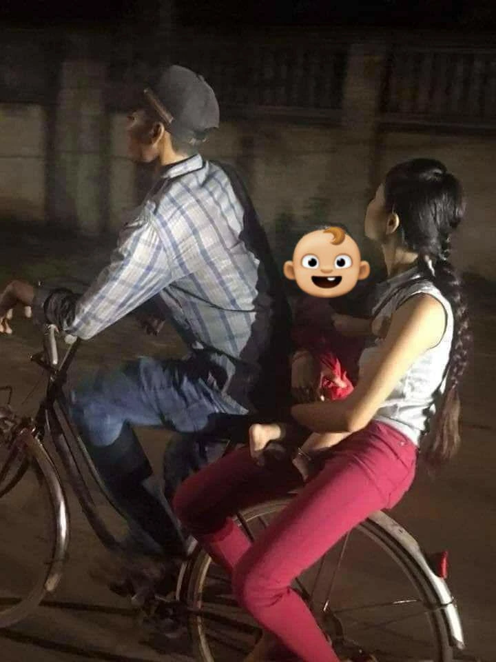 Gia đình chở nhau trên chiếc xe đạp cũ gây tranh cãi: Hạnh phúc có tồn tại trong nghèo khổ? ngày Gia đình Việt Nam