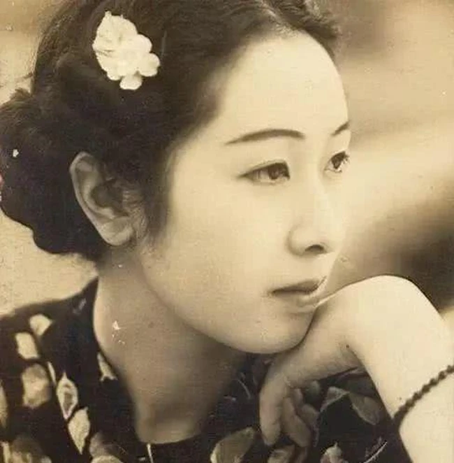 "Người phụ nữ 6 năm không có con bị đẩy ra đường, tìm cách sinh sống trong nhà thổ, nhưng bất ngờ thay đổi vận mệnh khi tái hôn lần 2" hôn nhân sắp đặt