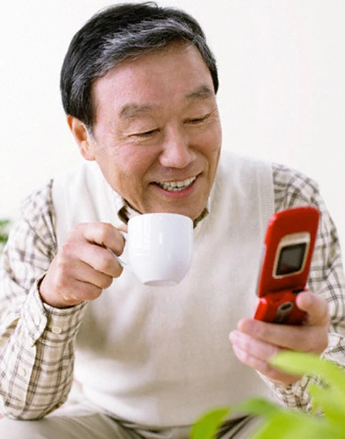 Con dâu tát bố chồng tới tấp vì không xả nước sau khi đi vệ sinh. tình yêu