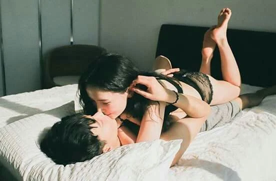 "Cuộc đời kỳ diệu của người phụ nữ kiên định hoãn 'chuyện ấy' đến đêm tân hôn và cái kết bất ngờ" vợ chồng