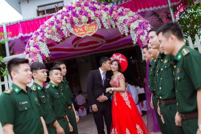 Nàng dâu trẻ chia sẻ trải nghiệm cuộc sống xa chồng 200km: Quẩn quanh bốn bức tường và những lúc dỗi chỉ biết "chơi một mình" lấy chồng