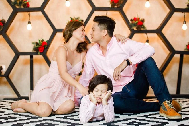 "Ghen tị với nàng hậu hạnh phúc nhất thế giới - Có người chồng si mê như báu vật, nâng niu suốt đời"
