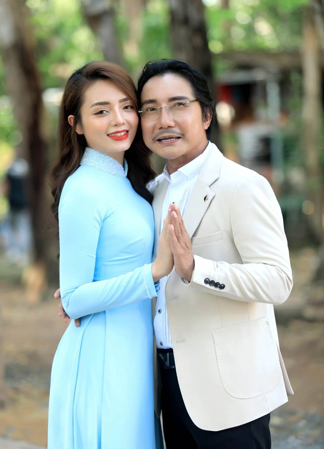 Học trò giúp dọn nhà, thầy kết hôn với vợ trẻ tuổi kém 26, hôn nhân trải qua sóng gió vì một lý do. vợ chồng son