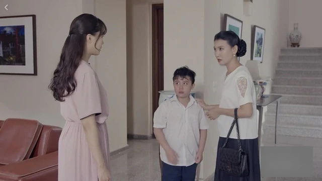 "Mẹ chồng tát con dâu, câu chuyện khóc lóc khiến chị em đồng lòng đòi thêm một cái tát" Nhân vật phản diện