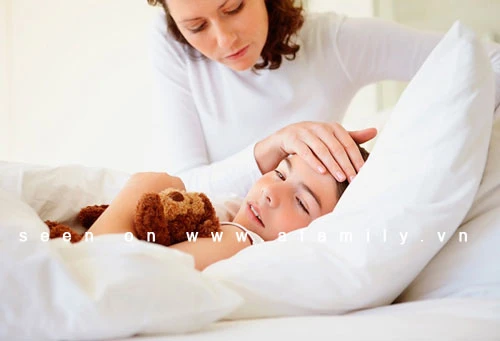 Mẹo tự nhiên giúp chăm sóc trẻ bị sốt tại nhà sốt co giật