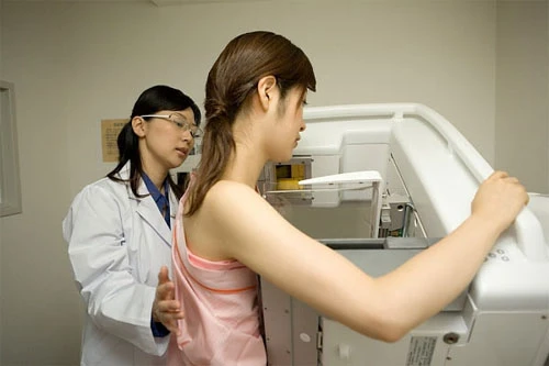 Những thói quen của phụ nữ làm gia tăng nguy cơ mắc ung thư vú. Sức khỏe sinh sản