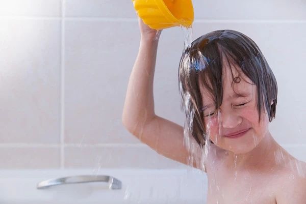 7 Nguy Cơ Tai Nạn Trong Phòng Tắm Đối Với Trẻ Em (P1) tai nạn bất ngờ