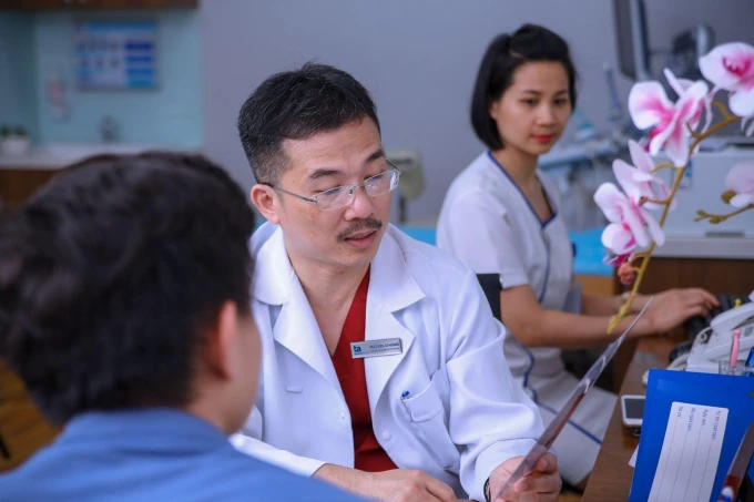 Cặp vợ chồng quyết định thực hiện biện pháp để đón con khỏe mạnh, tránh nguy cơ bệnh di truyền khi không dám mang thai. Thụ tinh ống nghiệm IVF