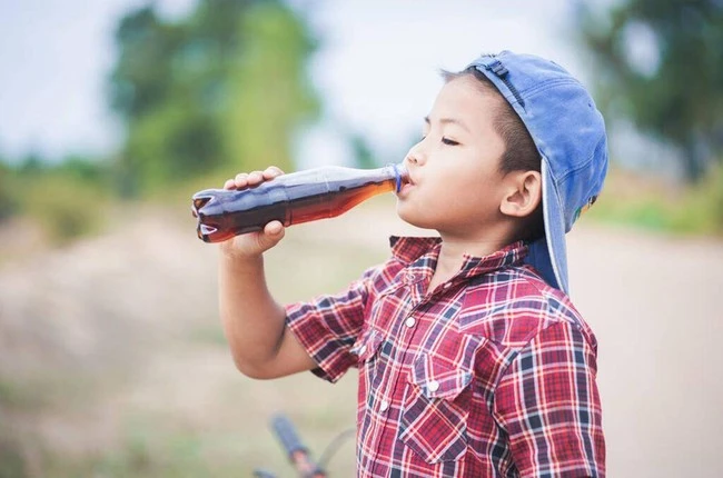 3 loại thức uống ngon nhưng không nên cho trẻ uống quá nhiều thức uống không tốt cho sức khỏe