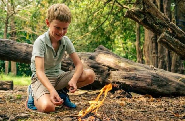4 Kỹ Năng Sinh Tồn Quan Trọng Cha Mẹ Nên Dạy Trẻ Ngay Từ Nhỏ hướng dẫn trẻ kỹ năng sinh tồn