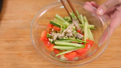 Gà trộn rau củ: Món ngon vừa đẹp da lại không lo tăng cân. món ngon đẹp da giảm cân