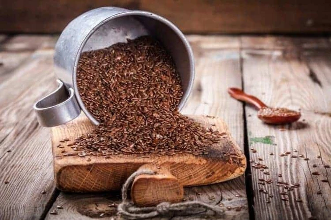 Loại hạt chỉ cần 1 thìa mỗi ngày, thêm chút nước sôi sẽ mang lại đồ uống chống viêm, giúp eo thon và làn da căng mịn cho chị em. công dụng của hạt lanh