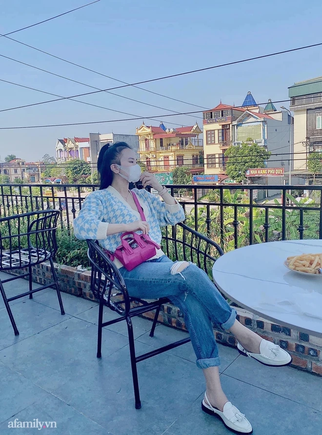 Mẹ trẻ tái xuất xinh đẹp sau 5 tháng, vòng eo bất ngờ khiến ai cũng trầm trồ, mặc dù từng tăng 30kg và rạn da gần hết chân. giảm cân
